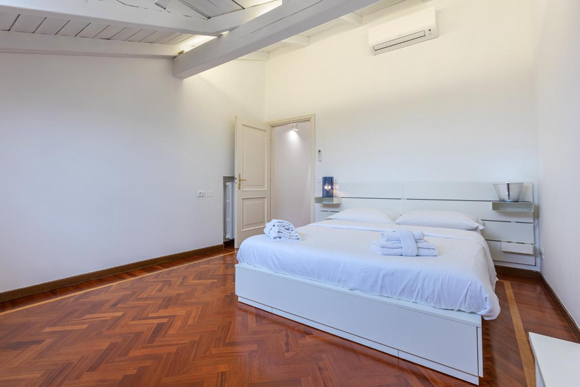 Pratello Elegante E Raffinata Mansarda Apartment Bologna Bagian luar foto